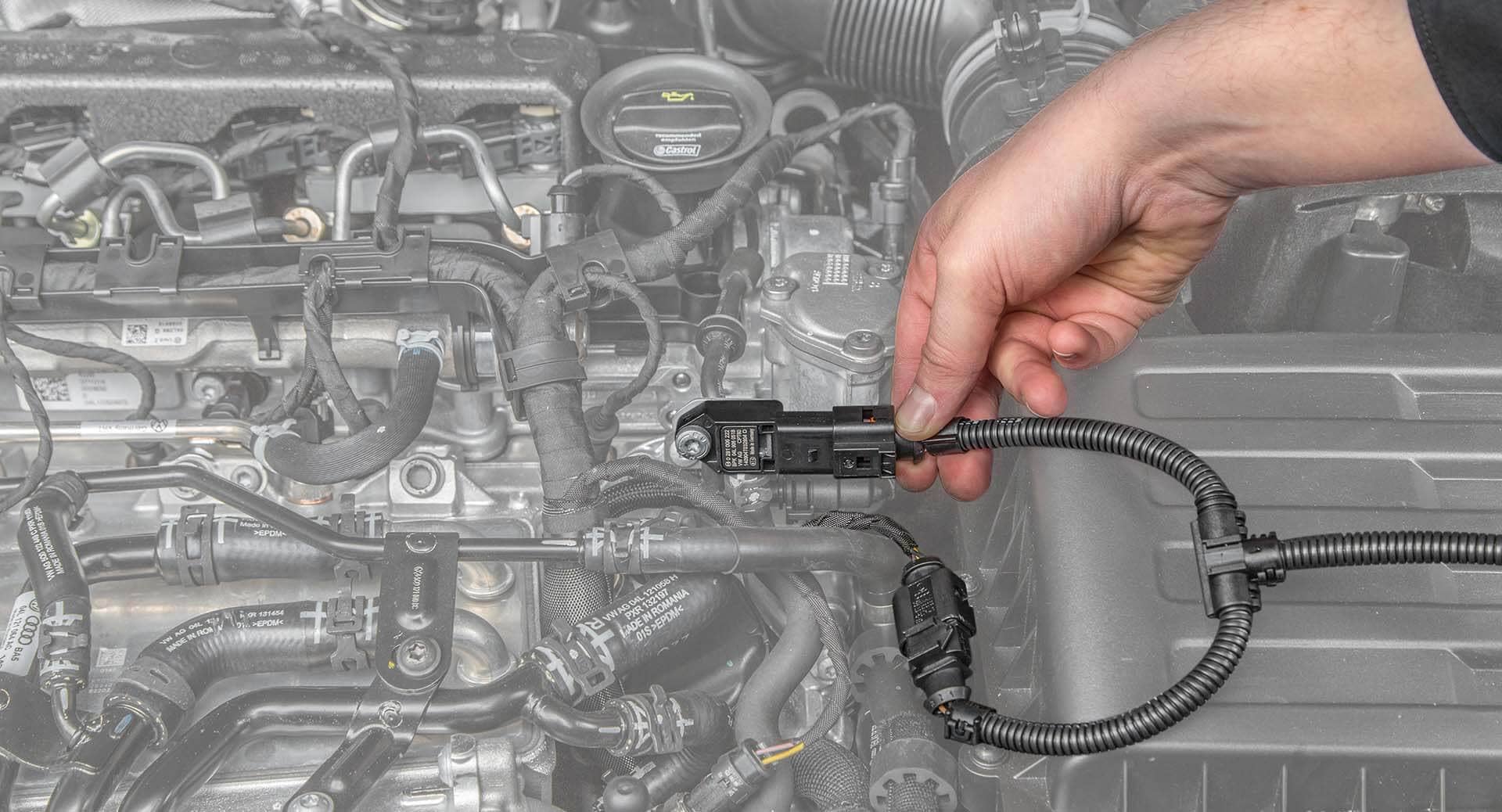 Connection to the turbo-boost pressure sensor (B)